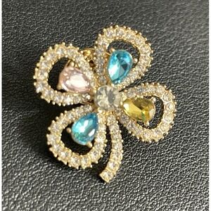 Four Leaf Clover Pin Rhinestone Lucky Green Shamrock St Patrick's Day Prong Set